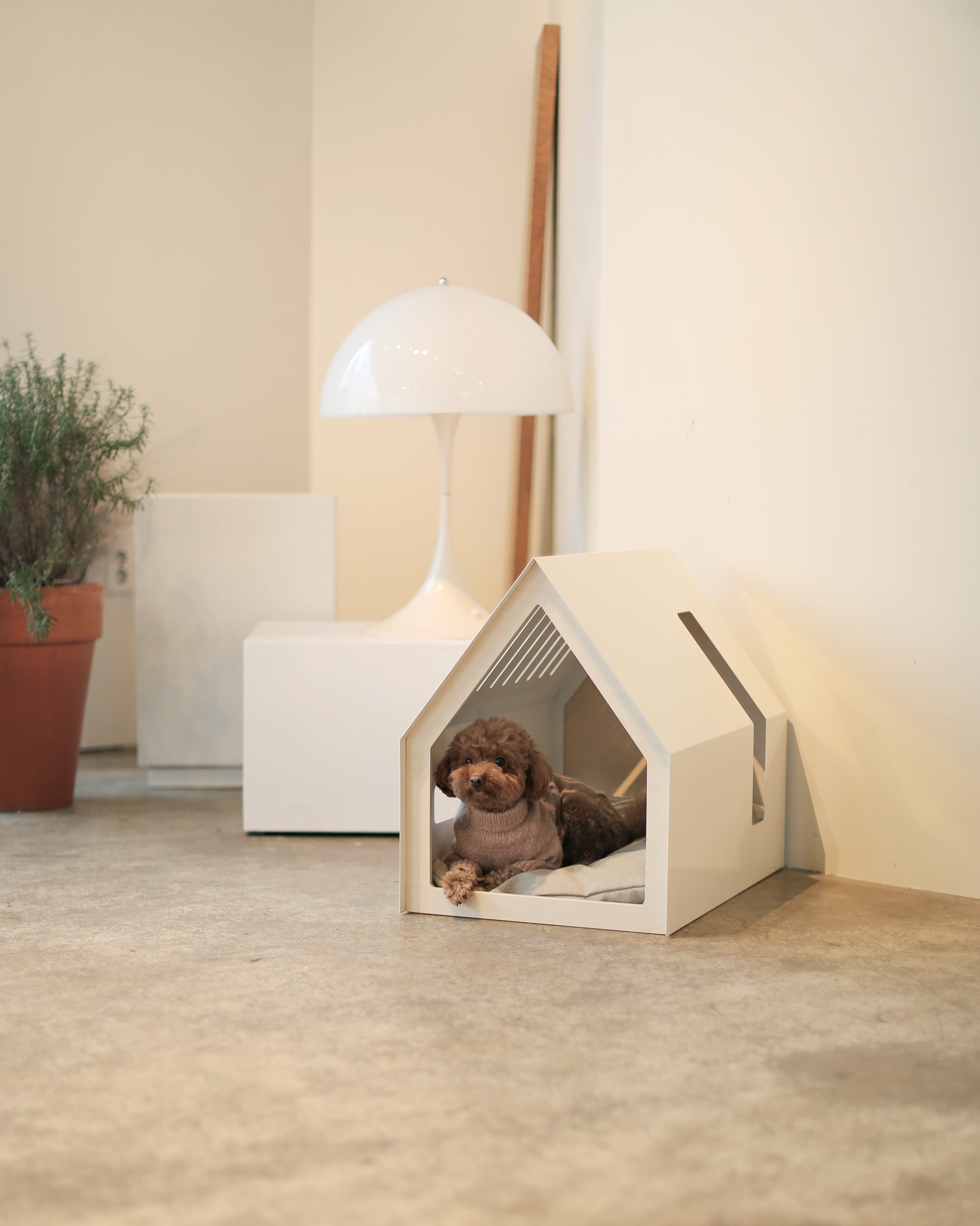 White PORVOO dog house by Pets So Good