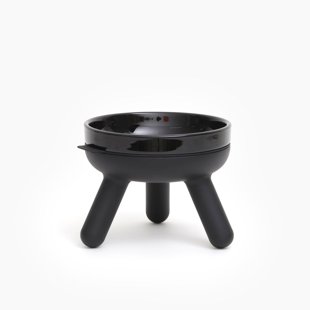 Easy Oreo Double Dining Set in Black: two short elevated feeders on an Oreo pet mat