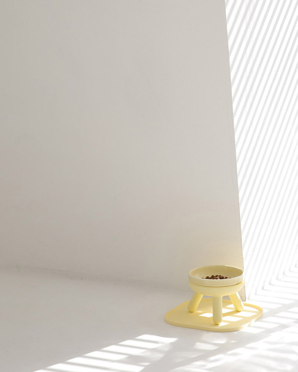 Easy Oreo Elevated Pet Feeder Table . Lemon