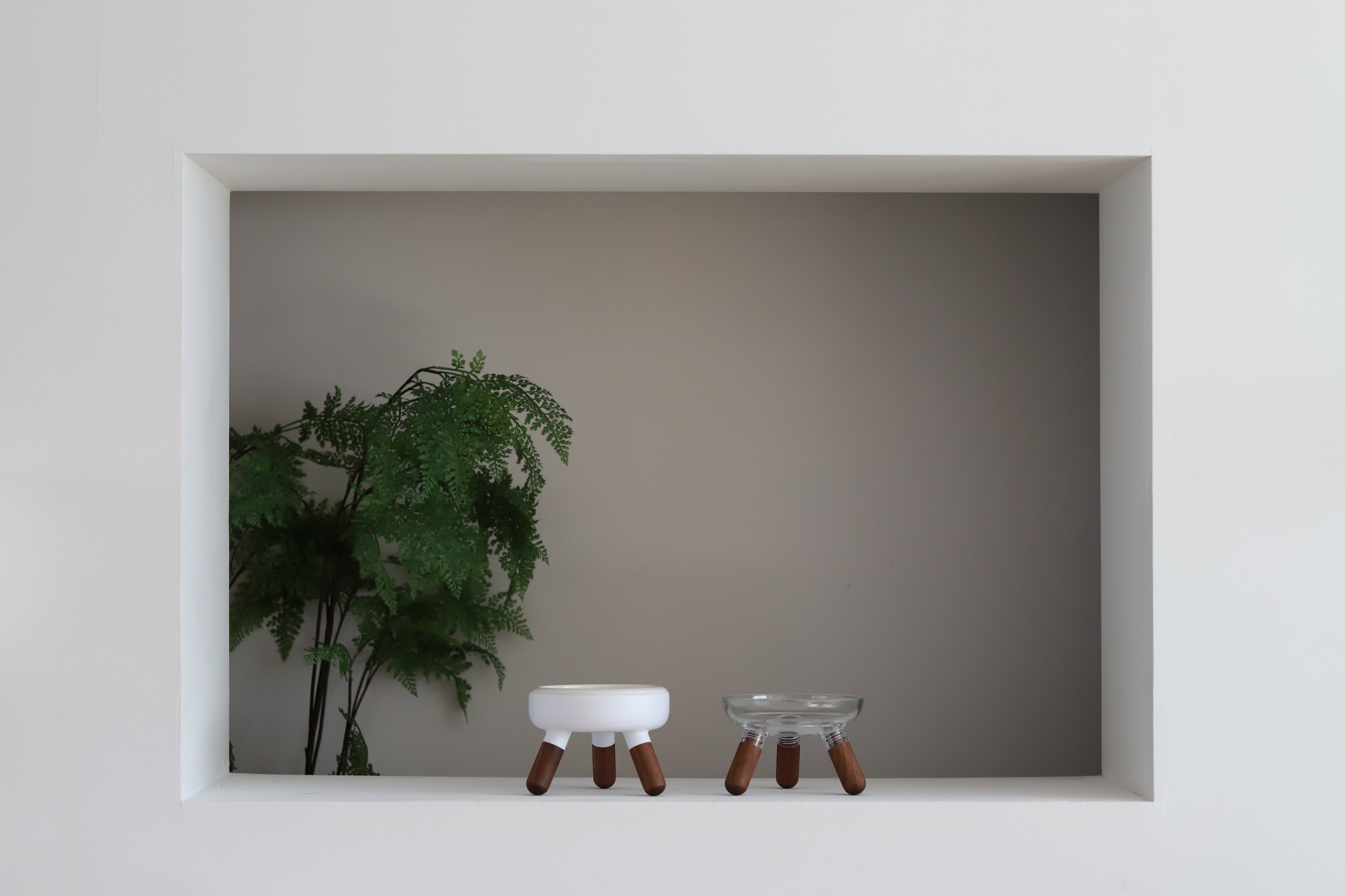 Oreo Elevated Pet Wood Table . Walnut
