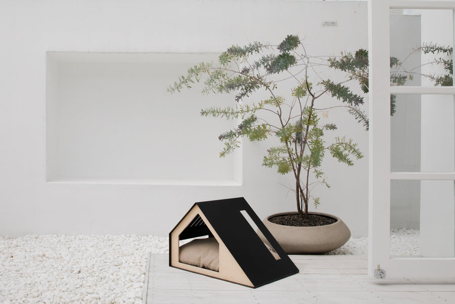 Deauville modern pet house made of light plywood with ventilation and natural light panels – Petssogood