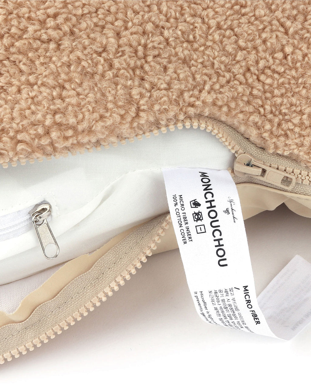 Brown bear-shaped boucle dog cushion for cozy naps – Petssogood