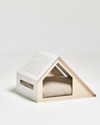 Deauville modern pet house made of light plywood with ventilation and natural light panels – Petssogood