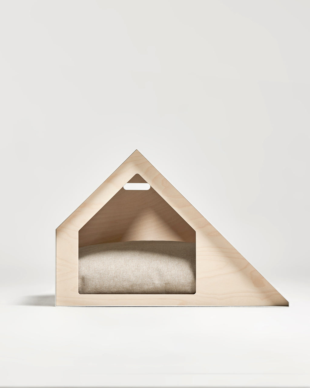 Deauville modern pet house made of light plywood with ventilation and natural light panels – Petssogood