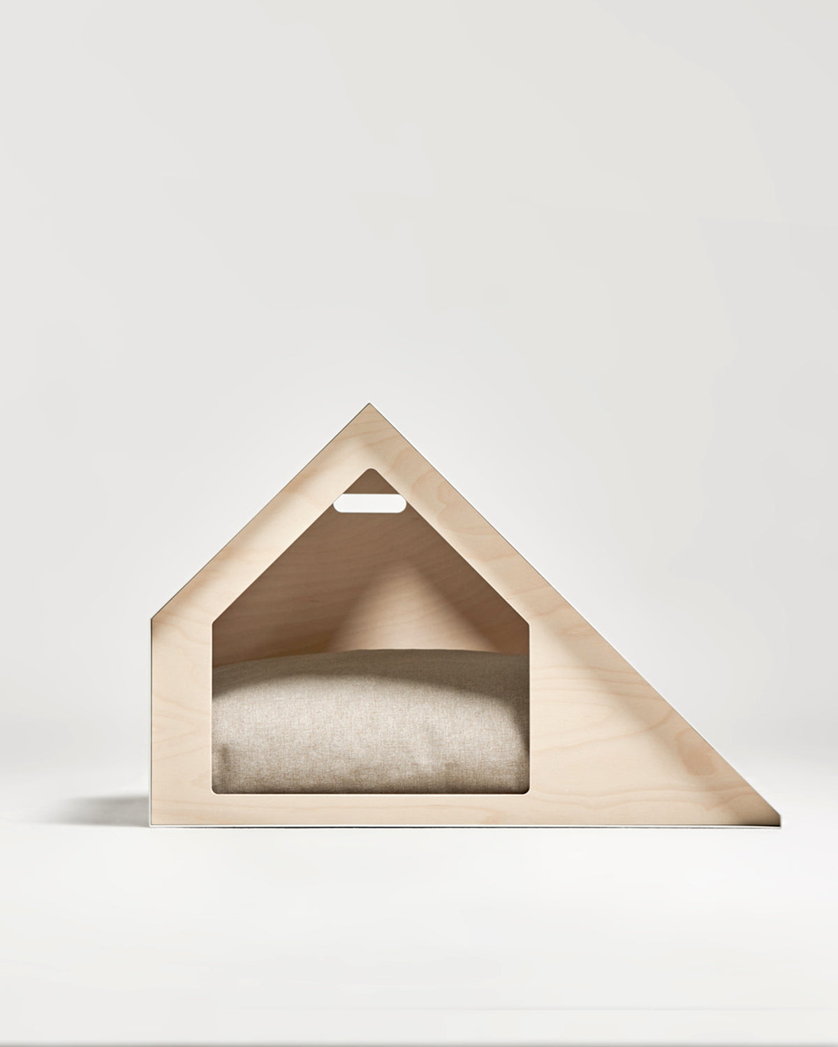 Deauville modern pet house made of light plywood with ventilation and natural light panels – Petssogood