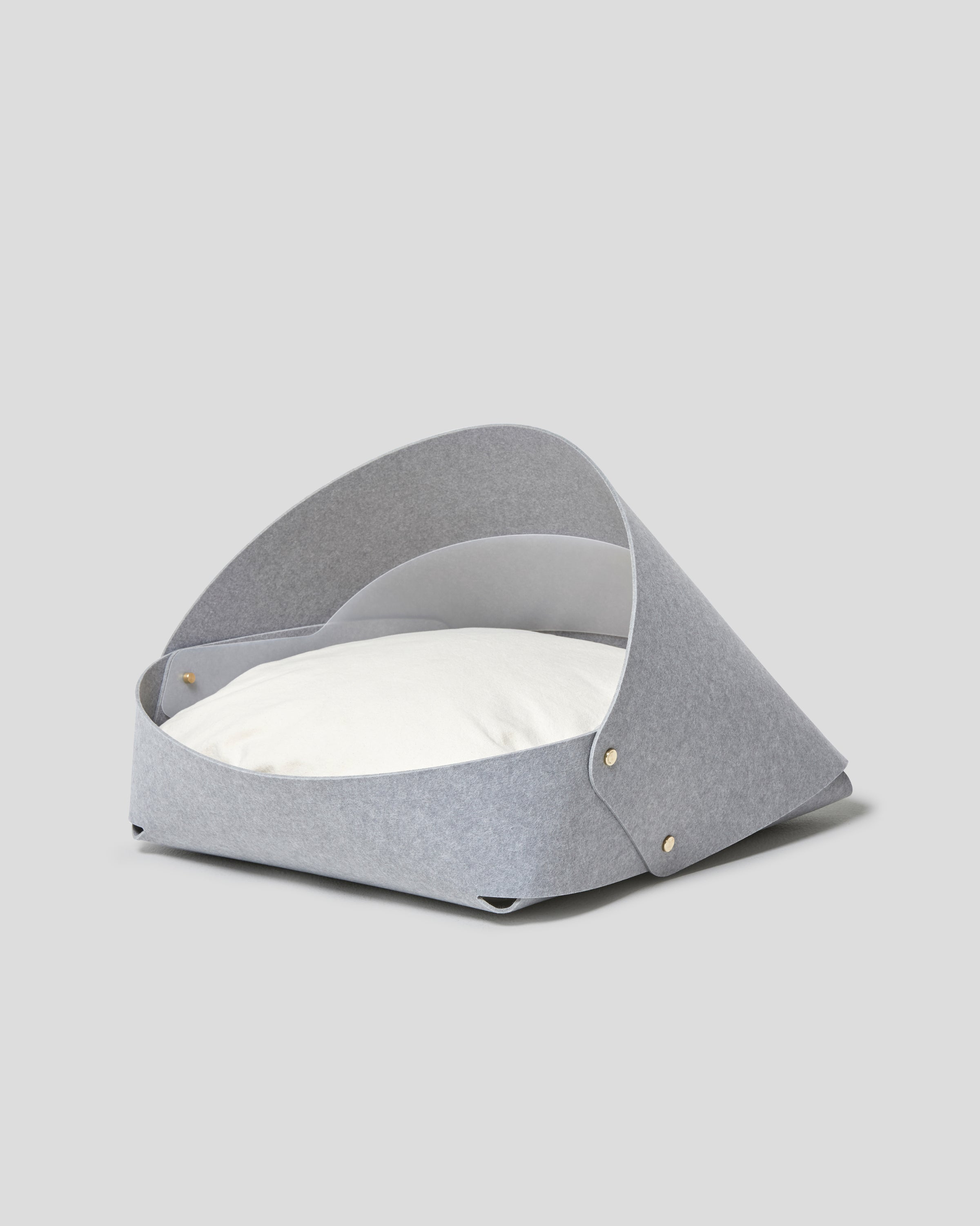 Marron felt pet bed with microfiber cotton cushion and sculptural modern-classic design – Petssogood