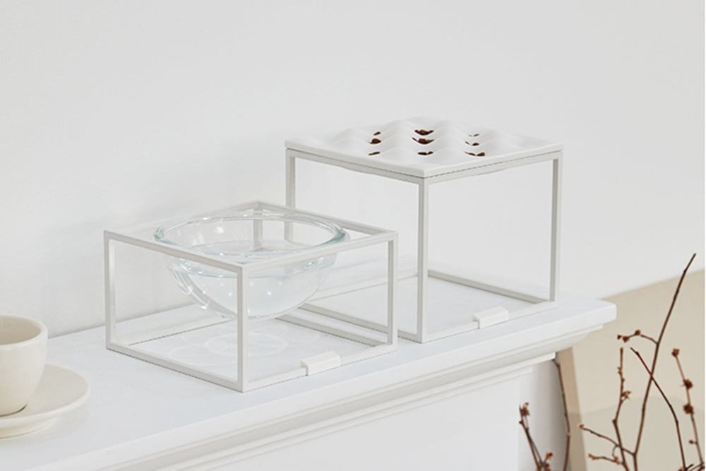 Elevated modern design feeding table for cats_pets so good