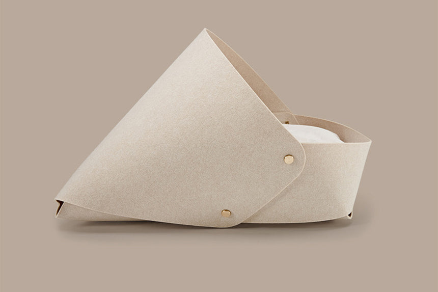 Marron felt pet bed with microfiber cotton cushion and sculptural modern-classic design – Petssogood