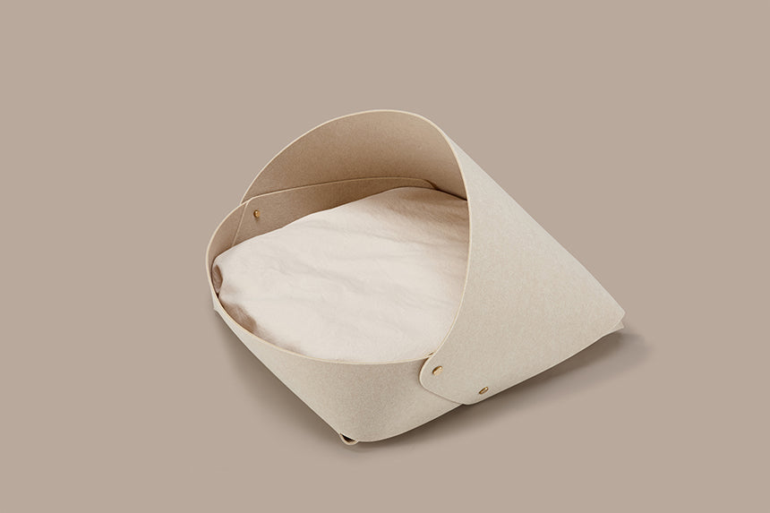 Marron felt pet bed with microfiber cotton cushion and sculptural modern-classic design – Petssogood